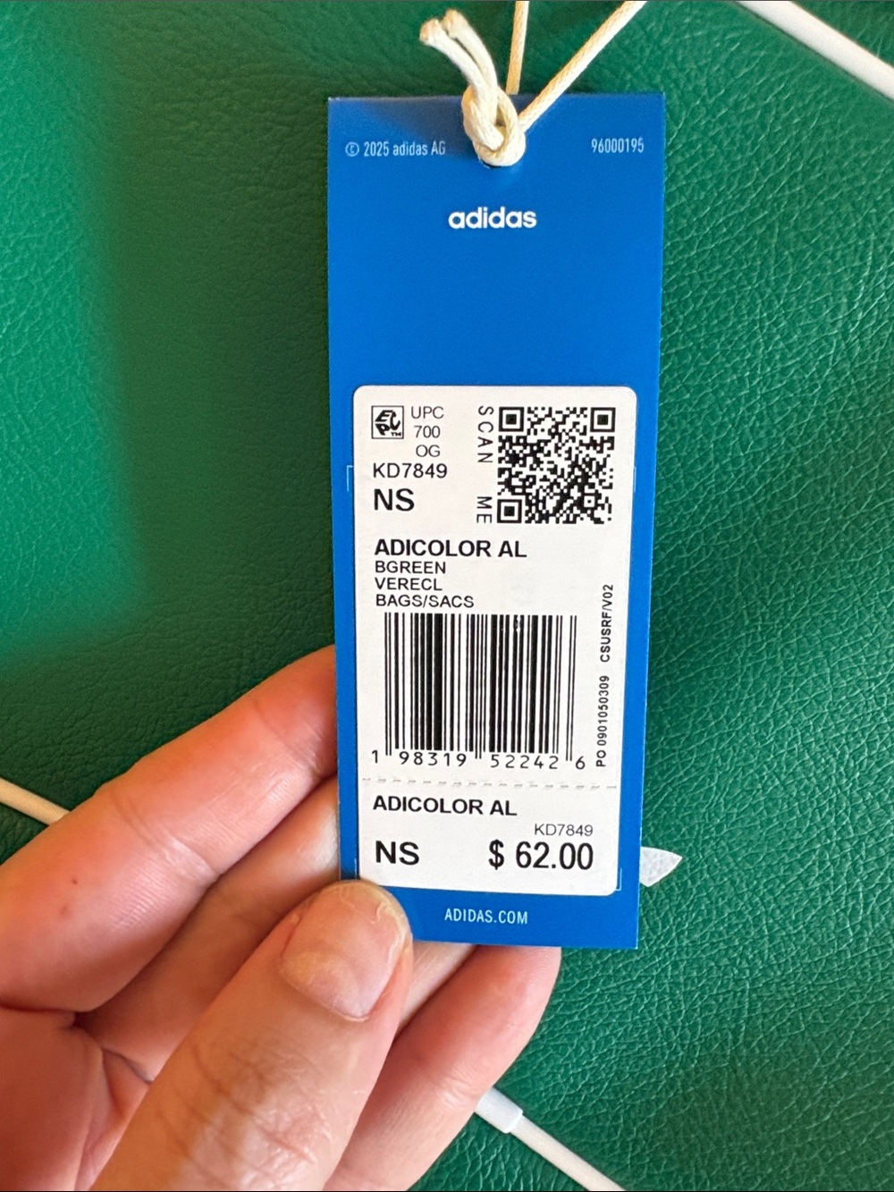 NWT! Adidas Airliner Green Shoulder Bag with White Trim - Picture 4 of 4